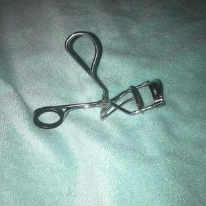 Stainless steel eyelash curler